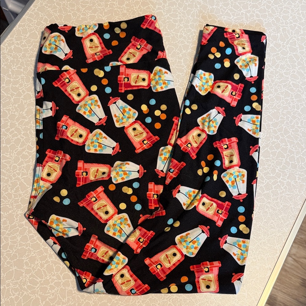 LuLaRoe Black Leggings with bubblegum machines